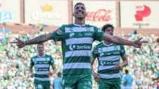 Marcelo Correa festeja anotación contra Gallos