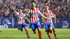 Unai Bilbao celebra su anotación frente a Dorados de Sinaloa