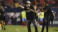 Maradona da una indicación en la Final del Ascenso