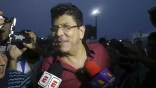 Fidel Kuri en charla con los medios