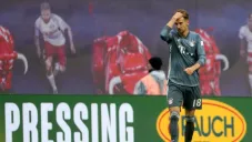 Leon Goretzka se lamenta en el partido contra Leipzig