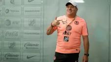 Miguel Herrera sonríe previo a encuentro entre Cruz Azul y América