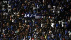 Aficionados de Cruz Azul animan al equipo