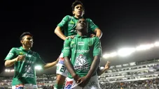 León celebra una anotación frente a Xolos