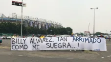 Fans del América portan manta