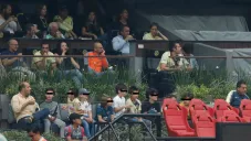 Jesús Ernesto y otros pequeños disfrutan del partido