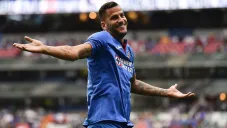 Édgar Méndez celebra un gol con el Cruz Azul