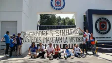 Aficionados del Cruz Azul protestan en La Noria