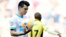 Chucky Lozano en un juego con el PSV