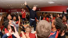 Jugadores del Lille celebran su boleto a la Champions League