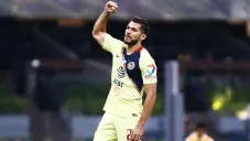 Henry Martín festeja gol con América