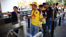 Aficionados del América ingresar a La Corregidora