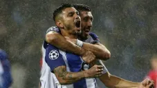 Jesús Manuel Corona y HH festejan gol con el Porto