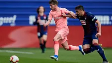 Sergi Roberto en disputa por el balón