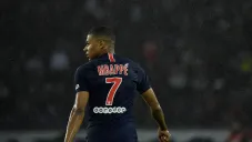 Mbappé en un partido con el PSG