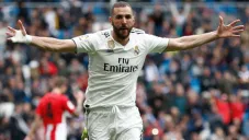 Benzema celebra un tanto con el Real Madrid