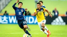 Saito de Japón lucha por la redonda con Lenin Rezabala de Ecuador