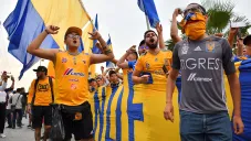 Aficionados de Tigres alientan previo a la Gran Final