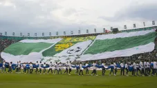 Bandera de León previo al inicio de la Vuelta de la Final
