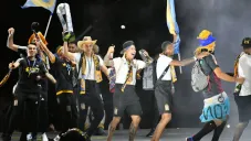 Jugadores de Tigres festejan título