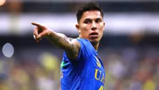 Carlos Salcedo durante un partido contra el América