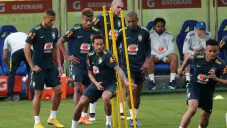 Neymar y compañía, durante una sesión con Brasil