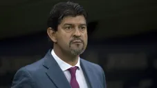 Cardozo observa un partido de las Chivas