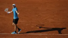 Dominic Thiem durante un partido en París