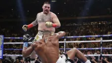 Andy Ruiz manda a la lona al británico Anthony Joshua