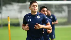 Jesús Godínez en un entrenamiento de Chivas