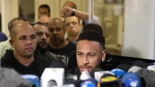 Neymar da declaraciones tras declara a la policía