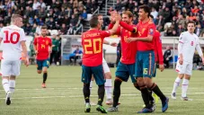 Sergio Ramos celebra su anotación con sus compañeros