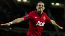 Javier Hernández festeja un gol con el Manchester United