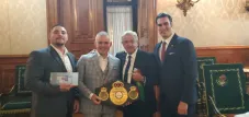 Andy Ruiz (izq) junto a AMLO en Palacio Nacional