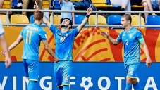 Serhii Buletsa celebra su anotación frente a Italia