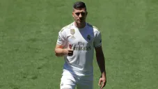 Luka Jovic posa en el Bernabéu con la playera del Madrid