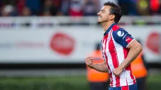 Oswaldo Alanís celebra un gol con Chivas
