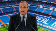 Florentino da su discurso en la presentación de Hazard