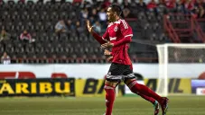 Luis Gerardo Chávez festeja un gol con Xolos