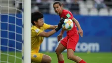 Sukanya ataja un disparo en el juego vs Estados Unidos