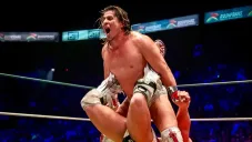 Niebla Roja aplica la Campana a Dragon Lee