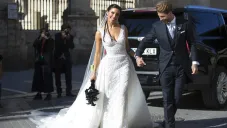 Pilar Rubio y Sergio Ramos tras salir de la catedral donde se casaron