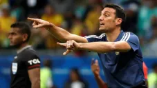 Scaloni dirigiendo a Argentina en Copa América