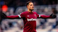 Javier Hernández celebra una anotación con el West Ham