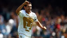 Israel Castro celebra una anotación con Pumas