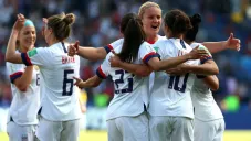 Jugadoras de Estados Unidos en festejo de gol