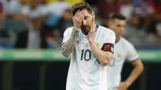 Messi se lamenta durante un partido