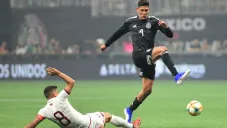 Edson Álvarez en un juego con el Tri