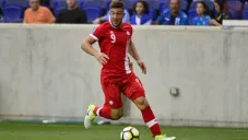 Lucas Cavallini durante un encuentro con la Selección de Canadá