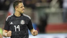 Chicharito durante un partido de la Selección Mexicana